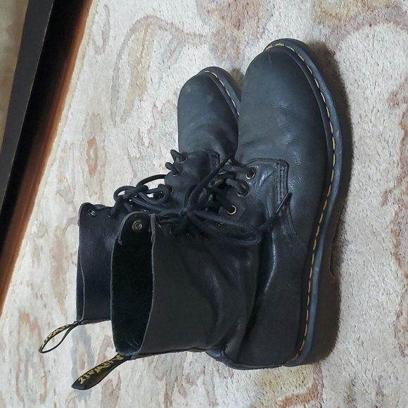 Dr. Martens Pascal The Original leather lace up boots